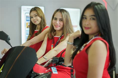 spg cantik telkomsel  itulah tadi sajian foto SPG cantik Thailand Motor Show 2015 yang sekarang acaranya masih berlangsung hingga tanggal 13 Desember mendatang