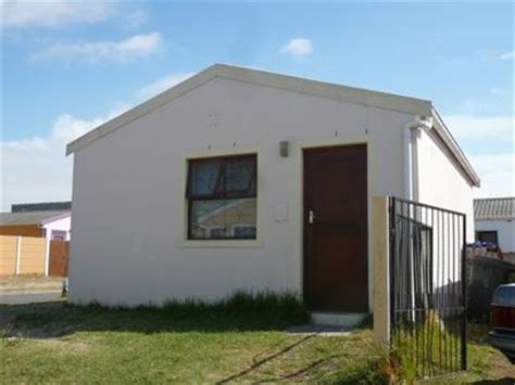 standard bank repossessed houses milnerton cape town  The light and open apartment is an easy 8km from Cape