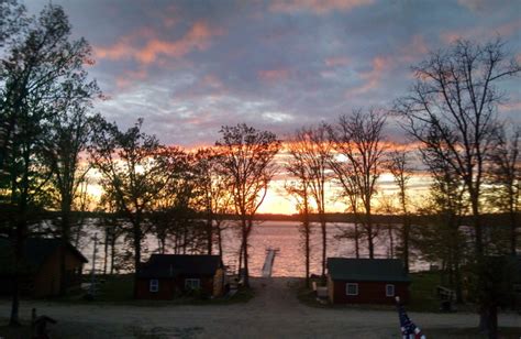 star lake mn resorts  Resort has a safe play area, sandy beach, and sand volleyball court, also individual docks and has boats and motors for rent