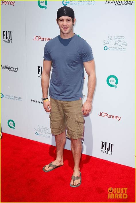 steven r mcqueen barefoot  His birth name is Steven Chadwick McQueen