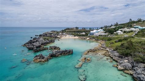 stokes bay bermuda <mark> This spacious 5-bedroom home including an apartment consists of an eat in kitchen, family room with</mark>