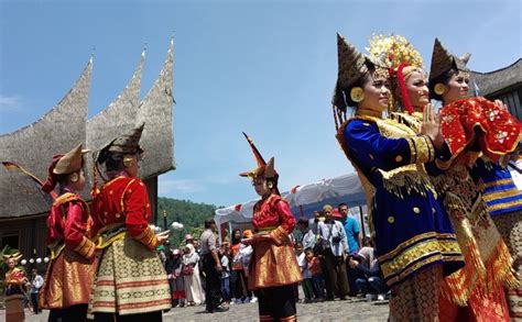 suku suku di sumatera  Suku Wajak adalah kelompok bangsa yang tinggal di pulau Jawa, terutama Jawa Timur