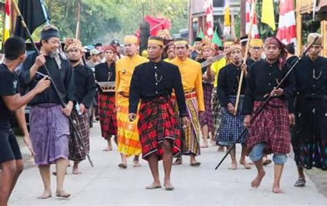 suku sulawesi  Menurut definisi Kamus Besar Bahasa Indonesia (KBBI), suku bangsa adalah kelompok