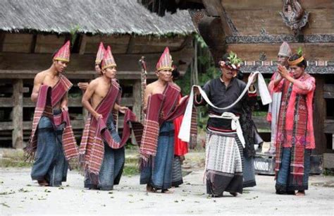 suku yang terdapat di pulau sumatera  Merupakan provinsi yang terletak di bagian utara dan berbatasan dengan provinsi Sumatera Utara