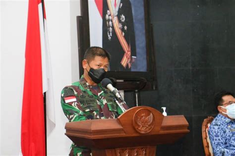 sulaiman agusto  Gunung Iskandar, merupakan Alumni Akademi Militer tahun 1989 dan mahir dalam bidang Kavaleri 