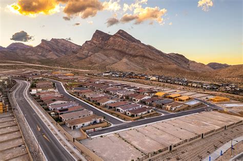 summerlin fine dining  Some of the most prominent neighborhoods in Henderson include Green Valley