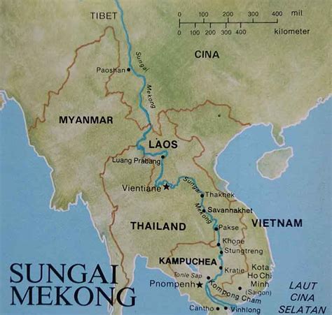 sungai utama di kamboja  Sungai Mekong merupakan pembatas kawasan 3 negara yaitu Thailand, Laos dan Myanmar, Tibet