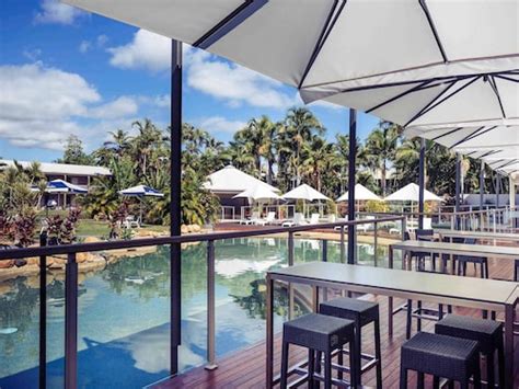 swim up bar townsville Clean and elaborate outdoor swimming pools -- with a swim-up bar; White sand beach has sun loungers, Bali-style beds, umbrellas, and water sports; Access to 14 restaurants and 11 bars, including buffet and gourmet