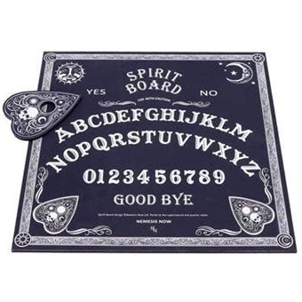 tabuleiro ouija fnac  A narrativa se passa em 1967: uma viúva e suas filhas ganham a vida enganando clientes que buscam contato com familiares que já morreram