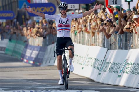 tadej pogacar lpsg  The UAE Team Emirates Slovenian was the best of a leading group of five after almost 260 kilometres, which had escaped on the Roche-aux-Faucons at 13 kilometres from the finish