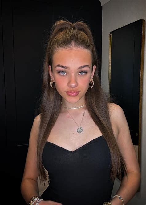 tallulah metcalfe sister 8K Likes, 394 Comments