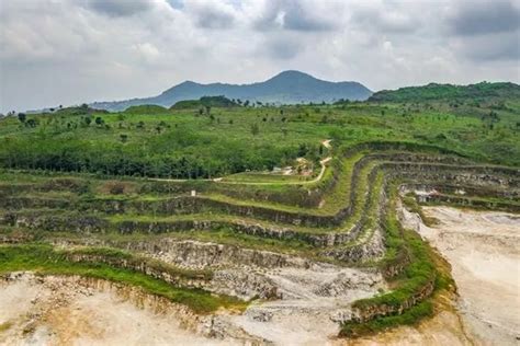 tambang kapur 5 Batu Gamping Batu Gamping atau calcium carbonate adalah suatu mineral industri memiliki cadangan yang melimpah