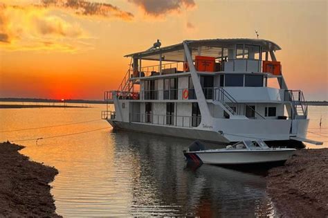 tambarara houseboat  This 14’ x 14’ floating home comes with two bedrooms and a loft area, all of which can comfortably accommodate up to eight guests at any given time