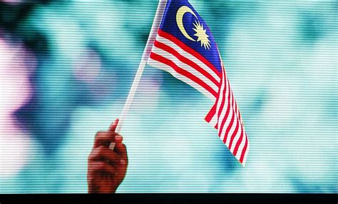 tapak tangan bendera malaysia  Untuk tutorial cetak, sila klik sini Lihat Juga Gambar anda sendiri sedang melakukan isyarat tangan Pengakap; Gambar anda sendiri sedang melakukan halangan komando; Gambar anda sendiri sedang melipat dan mengibarkan bendera