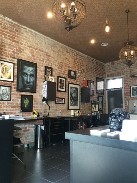 tattoo parlour lygon street north  2 stars