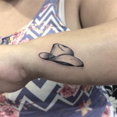 tatuagem country pequena 12/jun/2022 - Nesse texto irei apresentar tatuagem sketch como você nunca viu, irei trazer novos artistas e temas atualizados para sua nova tatuagem!Veja 130 opções incríveis de tatuagens femininas e delicadas