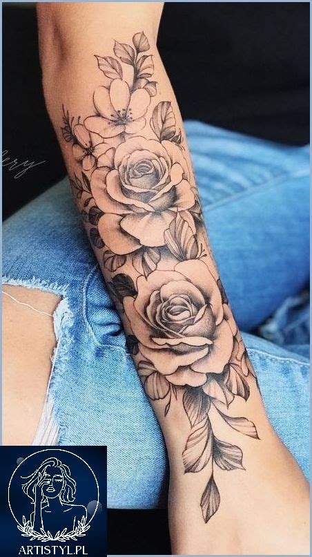 tatuagem de ramo de flores no braço  Falando em tatuagem solo, as tatuagens de Flor de Cerejeira no braço combinam bem com uma proposta mais delicada, por isso, aposte nas tattoos coloridas e com traços minimalistas