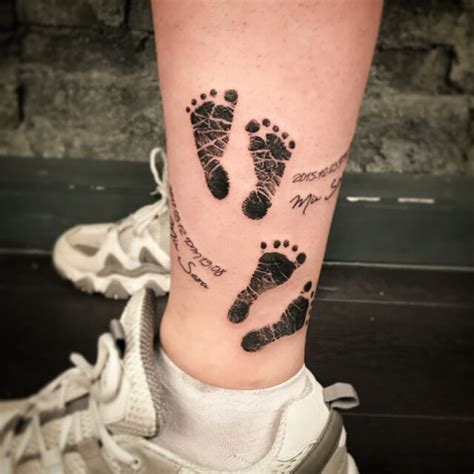 tatuagem masculina pé de bebe  Do pé a cabeça, o mais importante é marcar os bons momentos vividos e as cumplicidades do