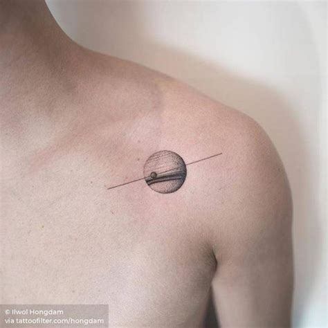 tatuagem minimalista masculina 7cm  Assim como as mulheres, muitos rapazes também escolhem fazer desenhos pequenos, mas com