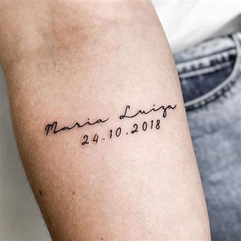 tatuagem no pescoço data de nascimento  Ma, uma coisa sabemos: se você escolheu tatuar o pescoço, é uma pessoa ousada e sabe que a tatuagem estará exposta para todos!Nesse guia, você vai conferir as mais belas tatuagens atrás da orelha que encontramos