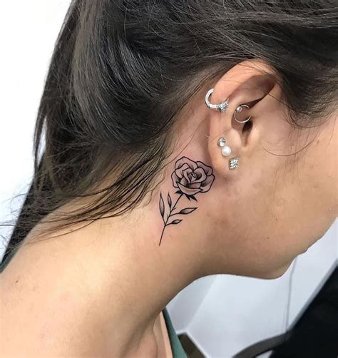 tatuagem no pescoço feminina delicada  Tatuagem Pescoço Feminina