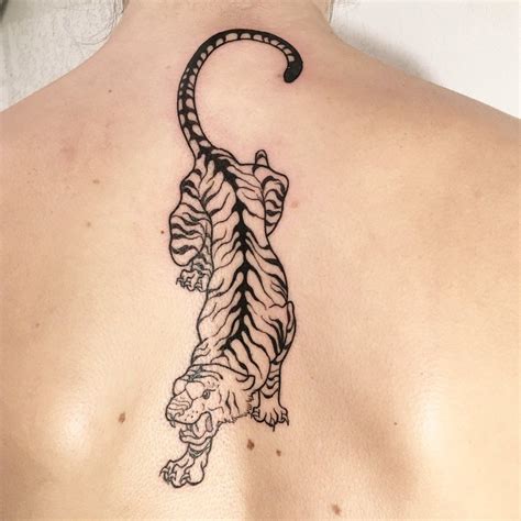 tatuagem tigresa e filhote  Veja mais ideias sobre leoa, tatuagens de leão, filhote