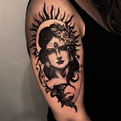 tatuagens de ciganas significado Resumo de “Desvendando a Magia dos Nomes de Ciganas: Descubra o Significado e a História por Trás de Cada Um”: Cada nome cigano possui um significado único e especial; Os nomes são passados de geração em geração e carregam a história da família; Os nomes podem ser inspirados em elementos da natureza, animais, flores,