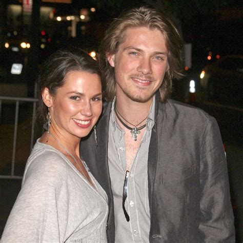 taylor hanson escandalo  On Friday, the Hanson musician's wife Natalie revealed on Instagram that she is pregnant with a baby girl, the couple's third daughter together and seventh child