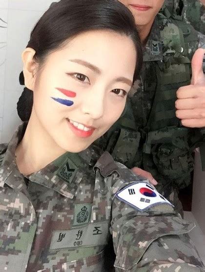 tentara wanita korea selatan  Pertama Kali di AS, Tentara Wanita Lulus Latihan Ranger