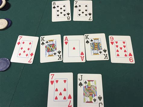 texas holdem split pot  E