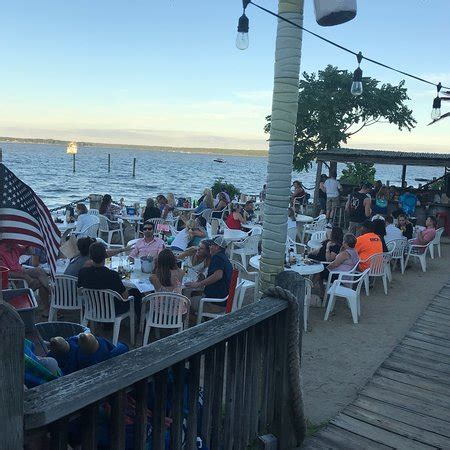 tim's rivershore restaurant and crabhouse 