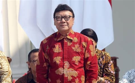 tjahjo kumolo meninggal agama  Sekretaris Kementerian PANRB Rini Widyantini mengonfirmasi