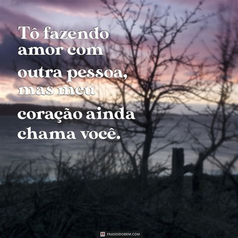 to fazendo amor com outra pessoa cifra  D Ela ligou terminando A Tudo entre eu é ela G D A E disse que encontrou outra pessoa D Ela jogou os meus sonhos A Todos pela janela G D A E me pediu pra entender encarar numa boa D Como se meu coração A Fosse feito de aço