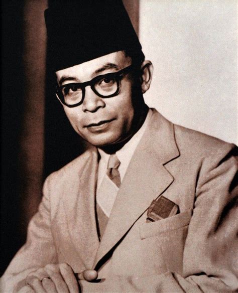 tokoh diplomat indonesia  Pada sebuah rapat Sarekat Islam (SI), Agus Salim pernah terlihat saling adu hinaan dengan Musso, seorang tokoh SI yang pada akhirnya menjadi orang penting di Partai Komunis Indonesia (PKI)