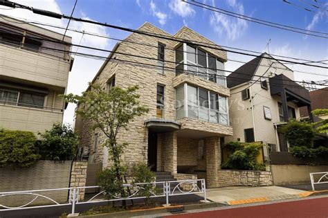 tokyo99 homes 09 Acre (s) Marketed By List Sotheby's International Realty MAJES MOTOAZABU GARDENS Minato-Ku, TO, 1060046 Japan $9,802,623 3 Bedrooms 2 Bathrooms A variety of detached houses are available including: luxury homes with big space, garden, etc