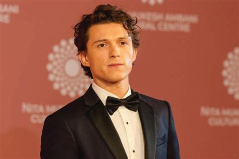 tom holland az nude  Tom Holland and Zendaya are reportedly dating since 2016, when they first worked together in Spider-Man: Homecoming