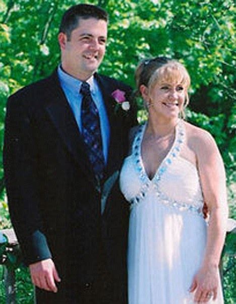 tonya harding wedding <b>nedloG fo layartrop reh rof drawa ebolG nedloG a now yennaJ dna ,yadnuS no sebolG nedloG eht dednetta ,74 ,gnidraH </b>