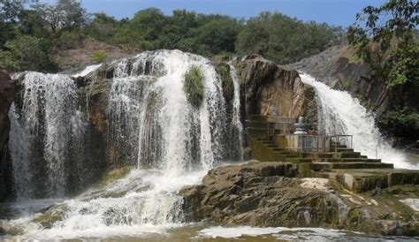 tourist places near vellore within 200 kms  On the outskirts of Vellore is a little hill town by the name of Yelagiri