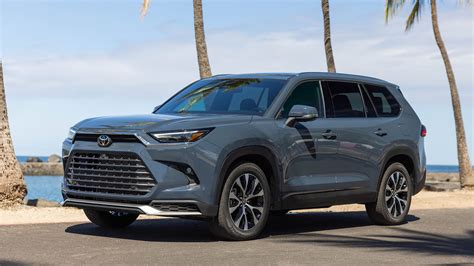 2024 toyota grand highlander hybrid platinum max. Seating 7 or 8, the 2024 Grand Highlander has a longer wheelbase and a wider track than the Toyota Highlander. Since it is inches longer than the regular model, Grand Highlander’s have 153.3 cubic feet of passenger … 
