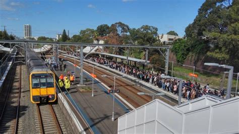 trains to coffs harbour  Typically 16 buses run weekly, although weekend and