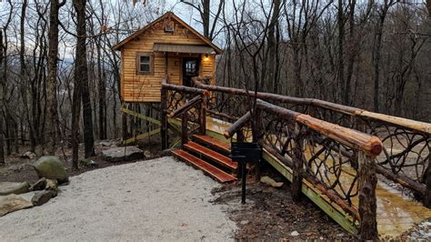 treehouse cabins in mena arkansas  This home is perfect for your vacation where you can enjoy a book or binge your favorite tv show
