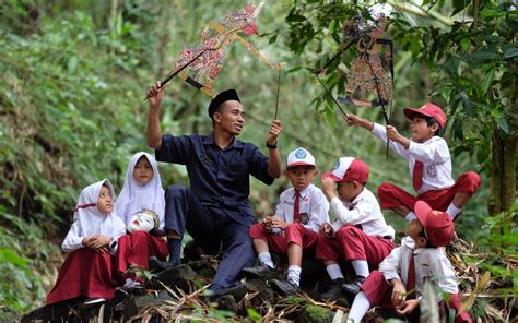 triloka tegese  Bali memiliki segudang kesenian dengan makna yang begitu filosofis