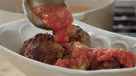 trisha yearwood meatballs  Season 15, Episode 7 Giving Thanks and Giving Back Trisha Yearwood and her sister, Beth, return to Nashville Food Project, a local nonprofit that farms and feeds Nashville's local communities, to