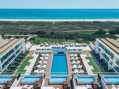 tui sensimar lagos  Rezerva Online!Answer 1 of 3: Hi can anyone tell me how far this hotel is away from beach, night life etc