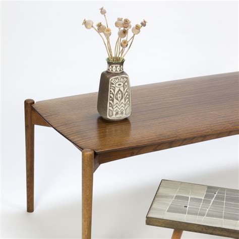 tweedehands design meubels verkopen  Dutch design wordt gekenmerkt door de minimalistische stijl, experimenteel, innovatief, onconventioneel en met een gevoel voor humor