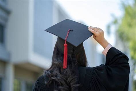 ucapan graduation untuk diri sendiri  Berita Video, scroll up kali ini membahas tentang mural-mural besar Lionel Messi di Miami