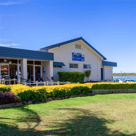 urunga golf club menu  Featuring a nine-hole golf course, tennis courts, croquet green, squash courts