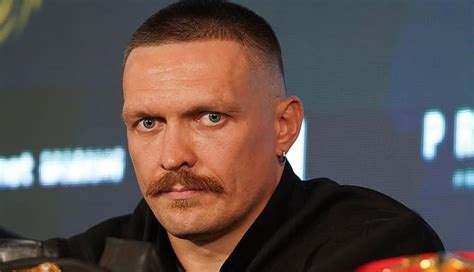 usyk height in ft 32 inches