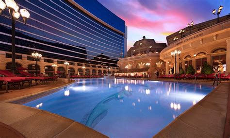 vacation packages to reno  This hotel features 2 bars/lounges, a beach bar, and a restaurant