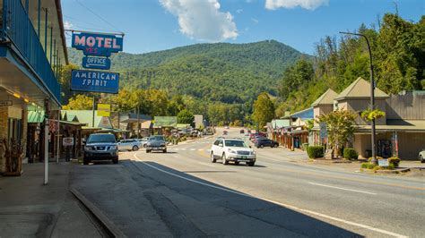 vacation rentals cherokee nc  HOT FUN IN THE SUMMERTIME THE SMOKIES 180 DEGREE MOUNTAIN VIEW! Cherokee, North Carolina, United States